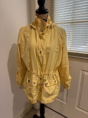 Karen Scott butter Yellow Drawstring windbreaker size Medium